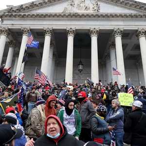 قام أنصار ترامب باقتحام الكونغرس