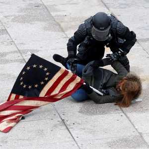 أنصار ترامب اقتحموا مقر الكونغرس في واشنطن