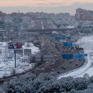 مدريد تغطت بلحاف أبيض سميك