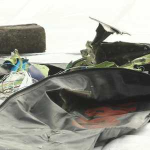 الشرطة الإندونيسية تسلمت حقيبتين لركاب الطائرة المنكوبة