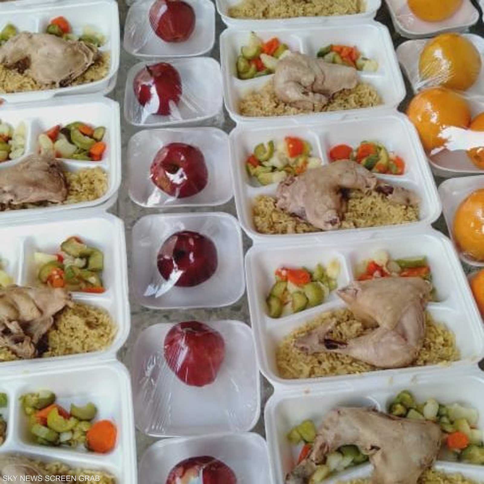 حملت صفحات مبادرة مطبخ كورونا المجاني، عبارات الإشادة