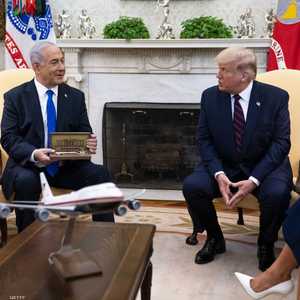 نتانياهو يزيل صورته مع ترامب من صفحته في تويتر