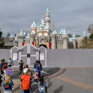 قلعة الأميرة النائمة في ديزني لاند بكاليفورنيا