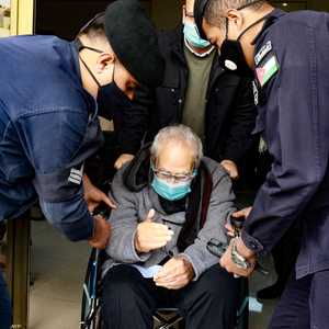 المرحلة الأولى من حملة التطعيم بلقاح كورونا تستهدف كبار السن