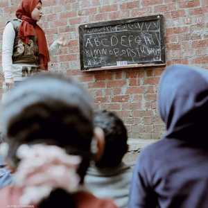 طفلة مصرية تحولت إلى معلمة بسبب "كورونا"