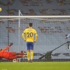 ستيرلنغ وضربة جزاء في الهواء الطلق خارج شباك برايتون