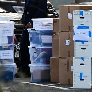 صناديق تحمل أغراض ترامب وأسرته