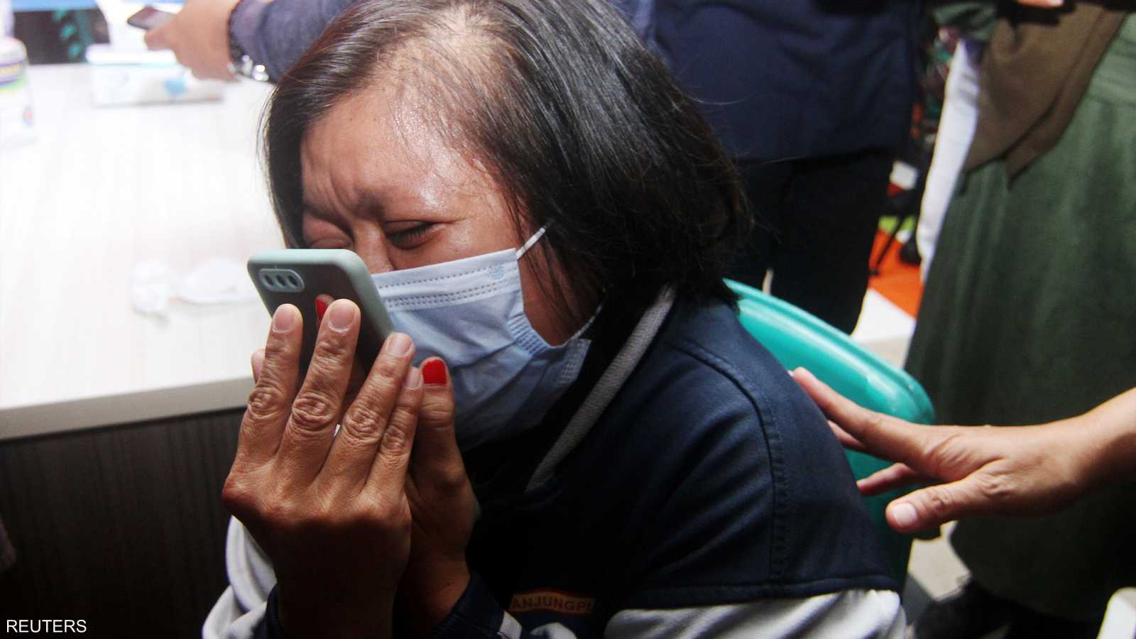 تحذيرات من موجات مد (تسونامي) بعد الزلزال الأخير.