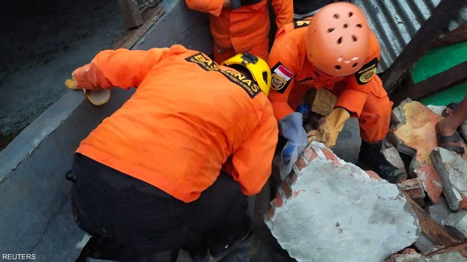 مشهد البحث عن ناجين يتكرر خلال أيام لكن هذه المرة في اليابسة.