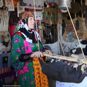 نحاتة كردية تحول منزلها الطيني لمتحف أثري