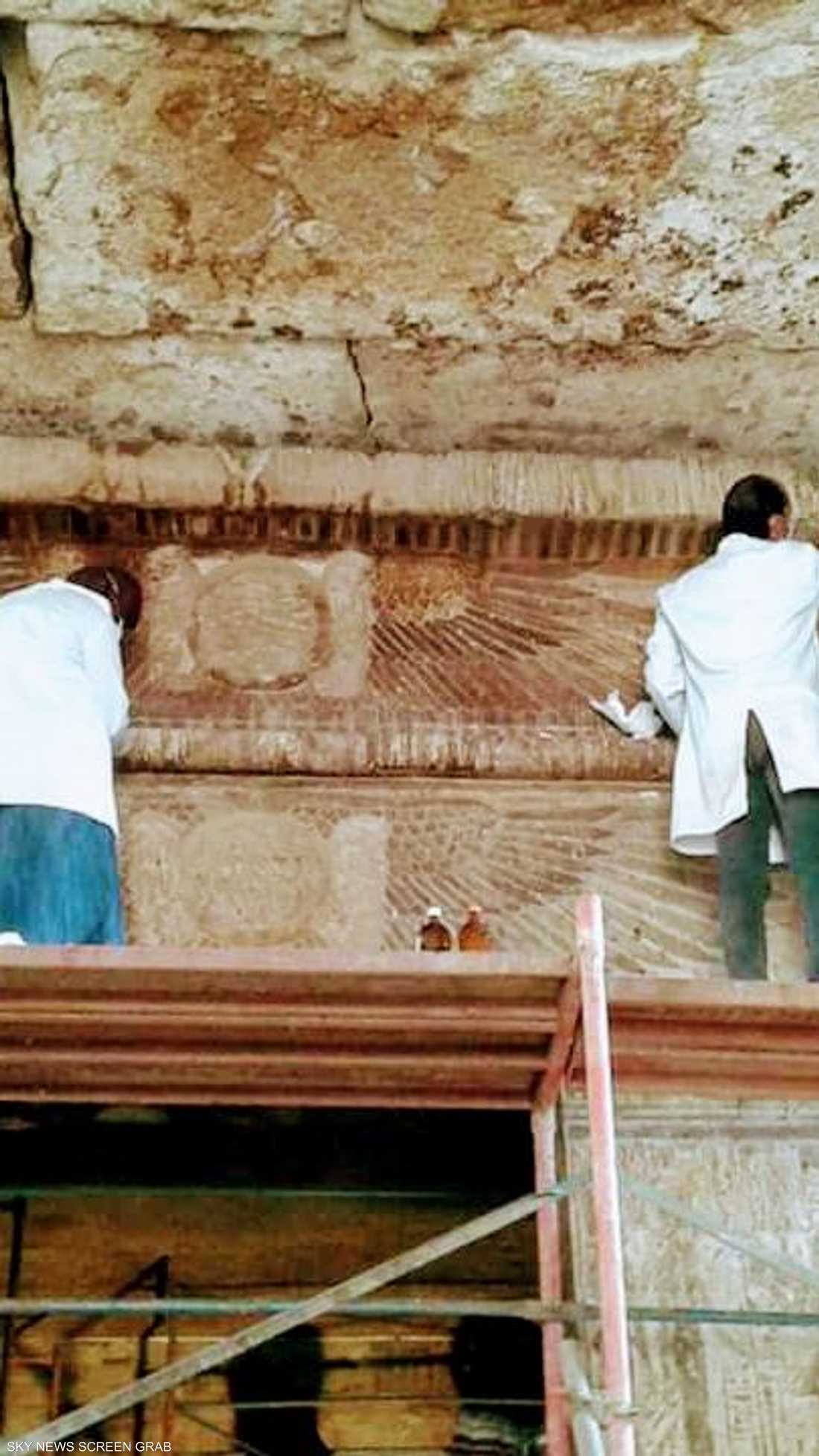 أعمال الترميم في معبد إيزيس
