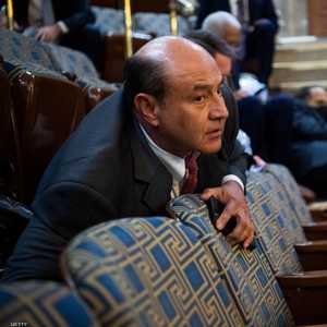 أحد أعضاء الكونغرس مختبئا خلال الهجوم