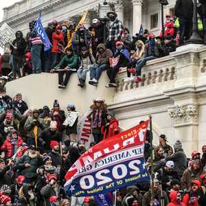 حشود مؤيدة لترامب اقتحمت مقر الكونغرس