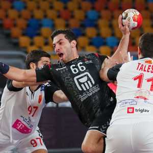 أحمد الأحمر بمواجهة الدفاع المقدوني