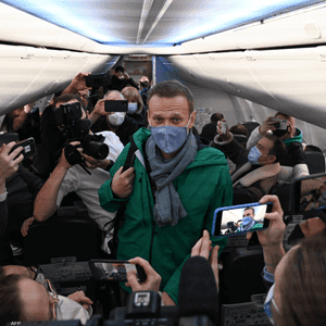 المعارض أليكسي نافالني في طريقه إلى روسيا