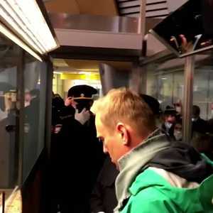 لحظة اعتقال الشرطة الروسية نافالني