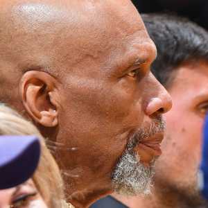 نجم كرة السلة كريم عبدالجبار سيشارك في الحفل الافتراضي