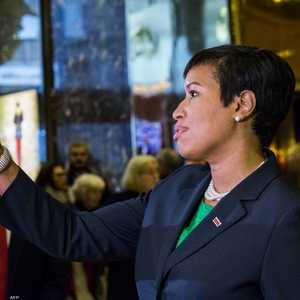 عمدة واشنطن موريل باوزر ودعت ترامب على طريقتها