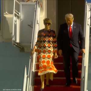 ميلانيا ترامب تظهر للمرة الأولى في ملابس غير رسمية