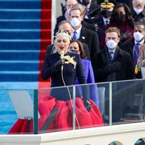 ليدي غاغا تؤدي النشيد الأميركي في حفل تنصيب بايدن