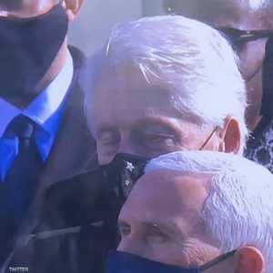 كلينتون وقد غلبه النوم خلال خطاب بايدن