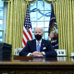 بايدن في المكتب البيضاوي بعد توليه السلطة