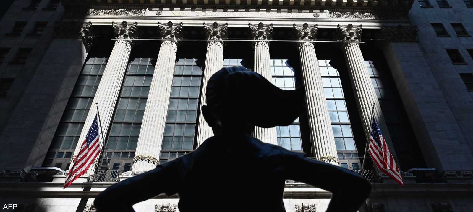 تمثال الفتاة الشجاعة أمام مقر سوق الأسهم الأميركية