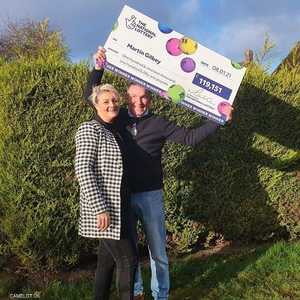 صدفة بحتة قادت مارتن لشراء بطاقة اليانصيب الفائزة