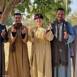 كيم ارتدى الجلابية الصعيدية واستمتع بأجواء المعيشة في سوهاج