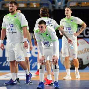 لاعبو منتخب سلوفينيا ودعوا البطولة