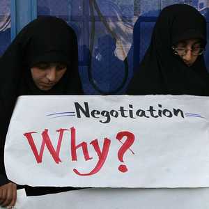 طالبتان إيرانيتان من الجناح المتشدد تعارضان المحادثات