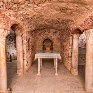 مغارة العائلة المقدسة أسفل مذبح كنيسة أبي سرجة بمصر القديمة