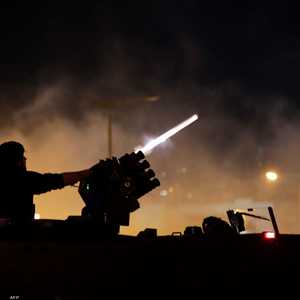 وثقت المنظمة إطلاق قنابل المسيل للدموع على المتظاهرين مباشرة