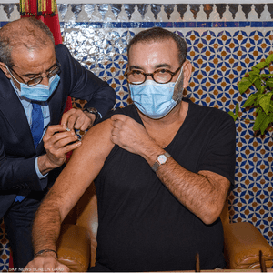 الملك محمد السادس يتلقى جرعة اللقاح