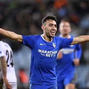 الحدادي بقميص إشبيلية الإسباني