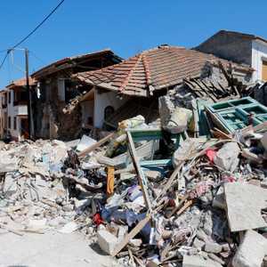 جانب من آثار الدمار التي خلفها زلزال أكتوبر 2020 في الجزيرة