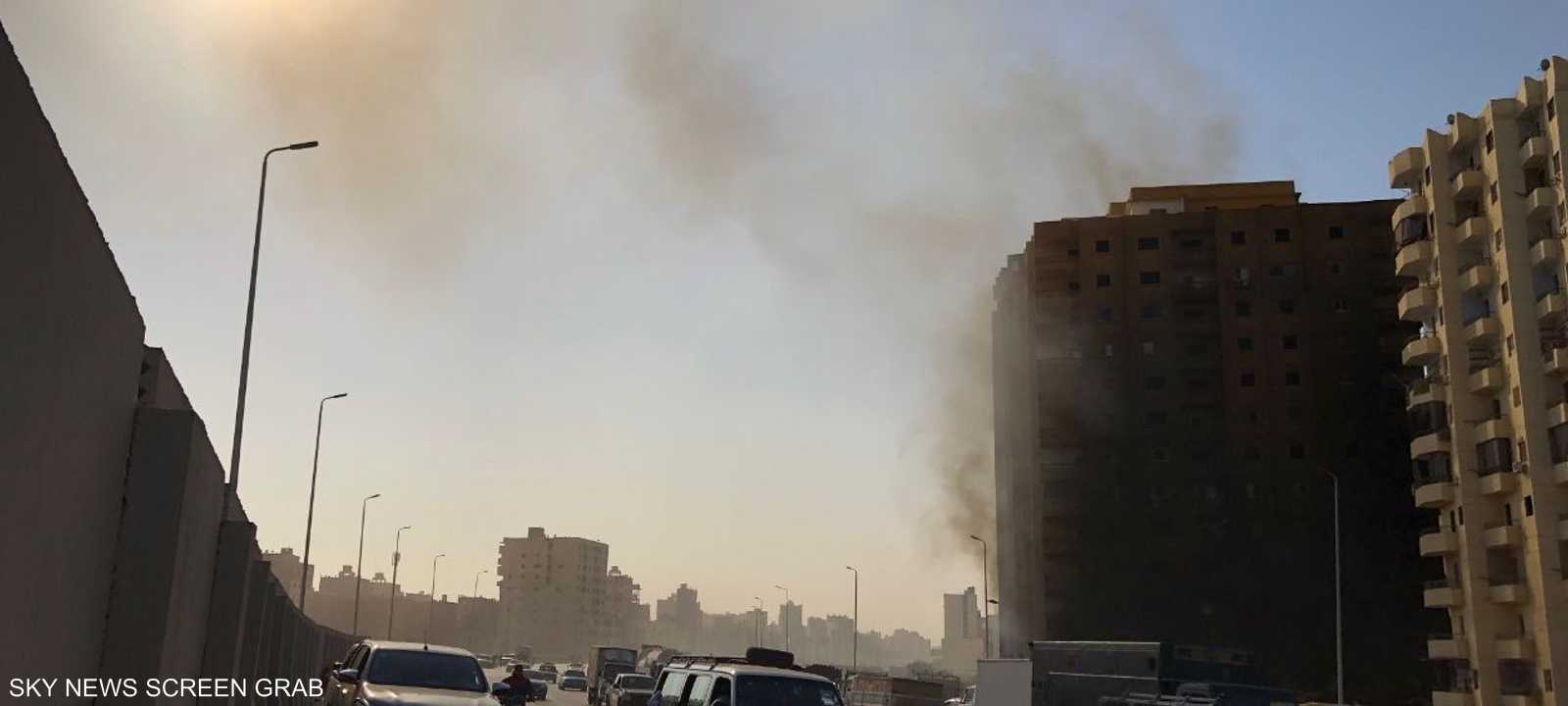 العقار المحترق يطل على الطريق الدائري الرئيسي بالقاهرة