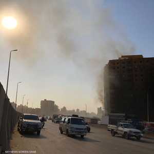 العقار المحترق يطل على الطريق الدائري الرئيسي بالقاهرة