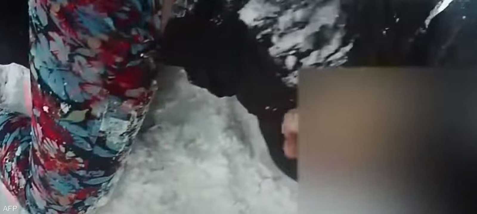 الشرطة كبلت الطفلة ورشتها برذاذ الفلفل