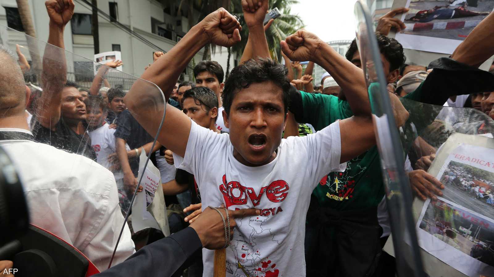 قال الروهينغا إنهم عانوا كثيرا من الجيش