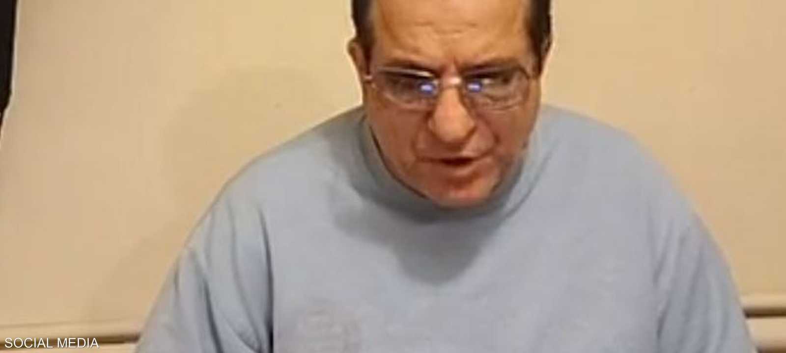 طوني كتورة  خلال البث المباشر في فيسبوك