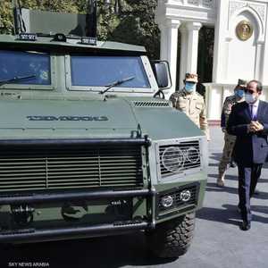 السيسي يرافقه وزير الدفاع المصري