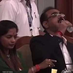 باوار اعتقد خطأ أن الزجاجة بها ماء