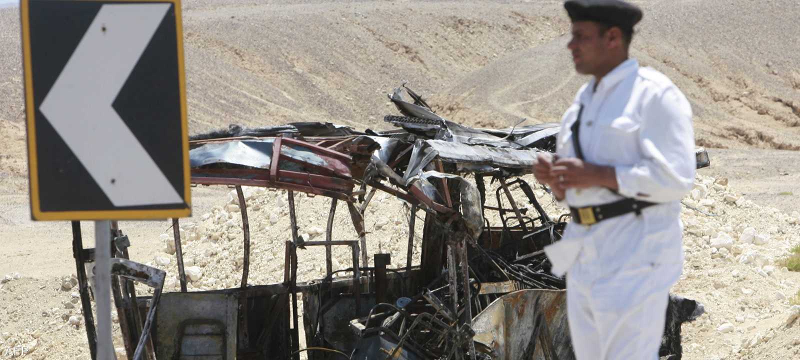 صورة أرشيفية لآثار حادث سير سابق في مصر