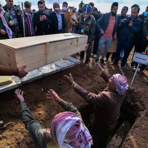 دفن يليق بالضحايا بعد أن كانوا في مقابر جماعية