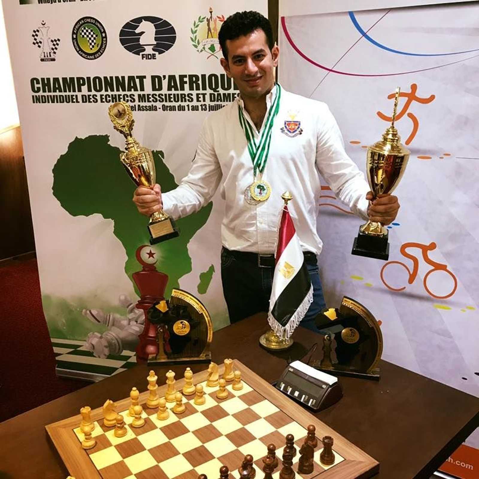 عدلي حصل على وسام الجمهورية من الطبقة الأولى