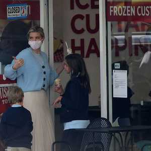 إيفانكا مع أطفالها