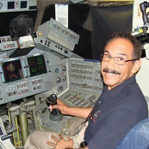 كثب المهندس الأميركي، جورج سالازار