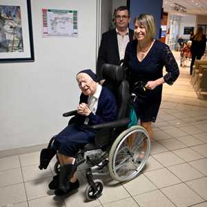 معمرة فرنسية عمرها 117 عاما تتعافى من كوفيد-19