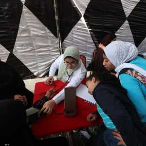 طبيبة مصرية يقدم نصائح طبية للنساء والفتيات حول ختان الإناث